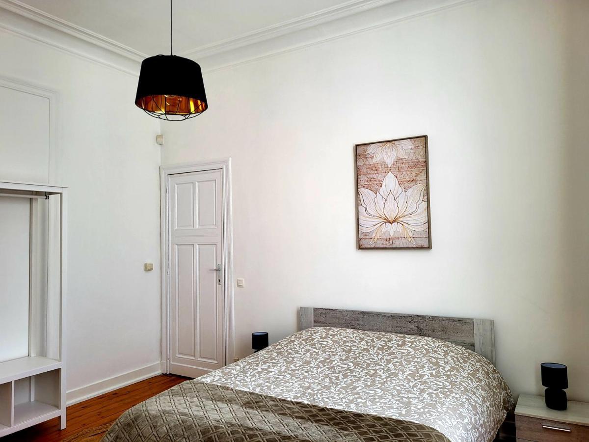Brussels Bed & Blockchain Private Rooms With Shared Bathroom Etterbeek Экстерьер фото