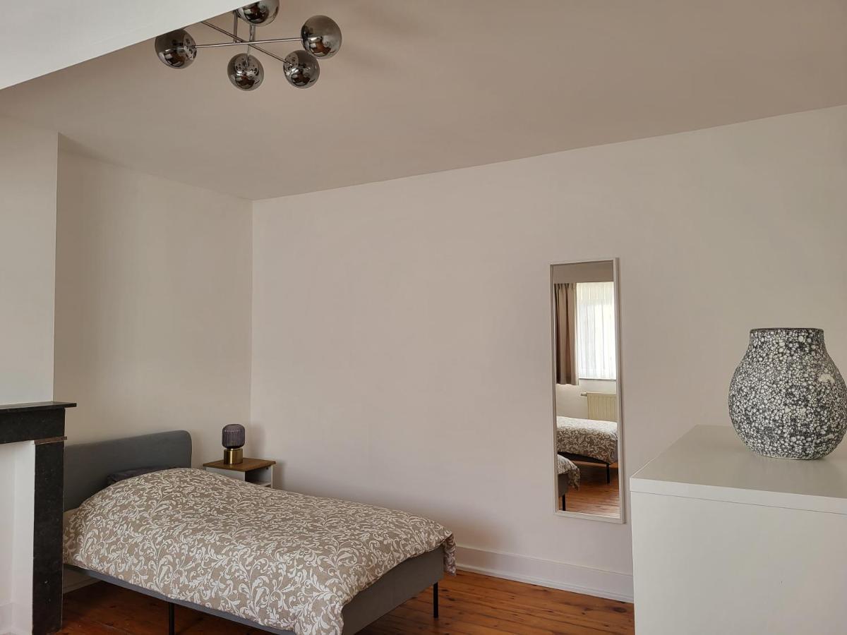 Brussels Bed & Blockchain Private Rooms With Shared Bathroom Etterbeek Экстерьер фото