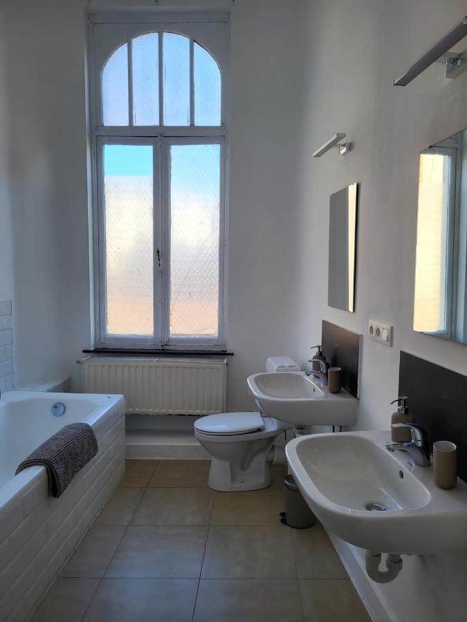 Brussels Bed & Blockchain Private Rooms With Shared Bathroom Etterbeek Экстерьер фото