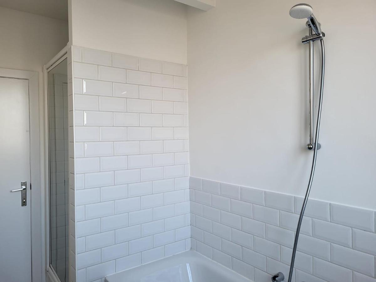Brussels Bed & Blockchain Private Rooms With Shared Bathroom Etterbeek Экстерьер фото
