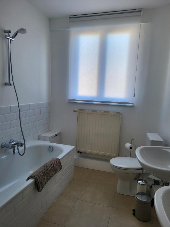 Brussels Bed & Blockchain Private Rooms With Shared Bathroom Etterbeek Экстерьер фото