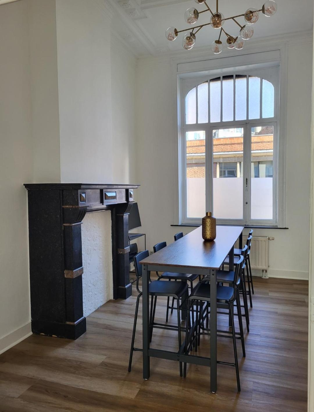 Brussels Bed & Blockchain Private Rooms With Shared Bathroom Etterbeek Экстерьер фото
