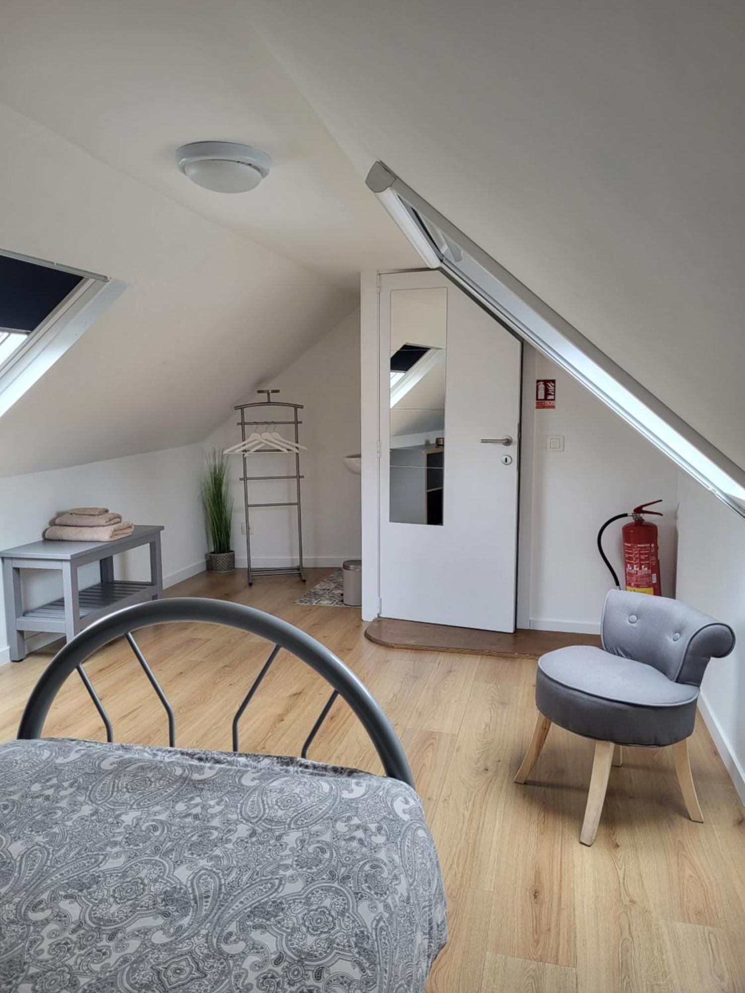 Brussels Bed & Blockchain Private Rooms With Shared Bathroom Etterbeek Экстерьер фото